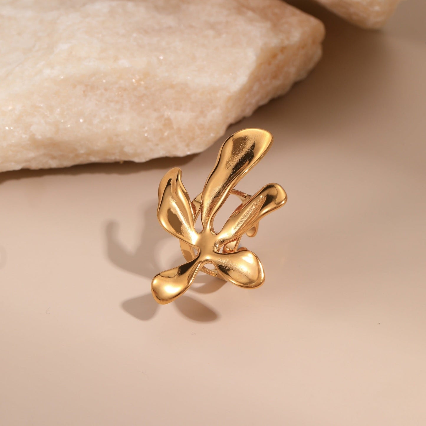 European And American Dignified Flowers Necklace